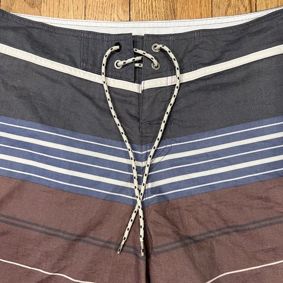 Men's Quiksilver Board Shorts  |  SIZE 33  |  Great Condition - Side Pockets - Picture 3 of 9
